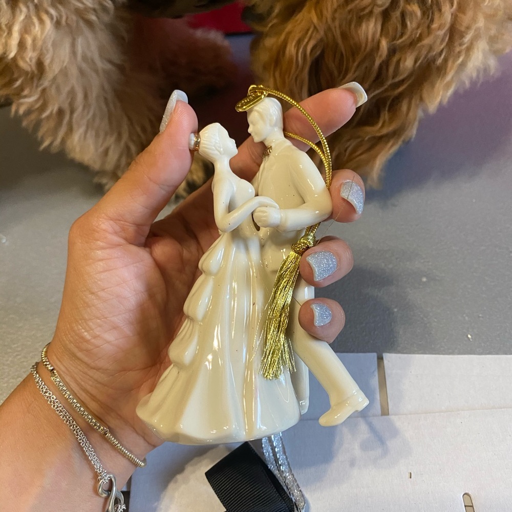 Bride & Groom Statuettes/Ornament